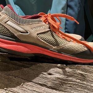 Women's VASQUE hiking shoes EUC like new!  new!